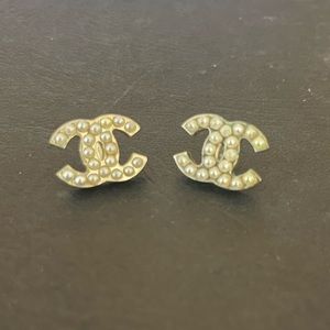 Chanel earrings — fashion jewelry —Faux Pearl CC stud logo earrings